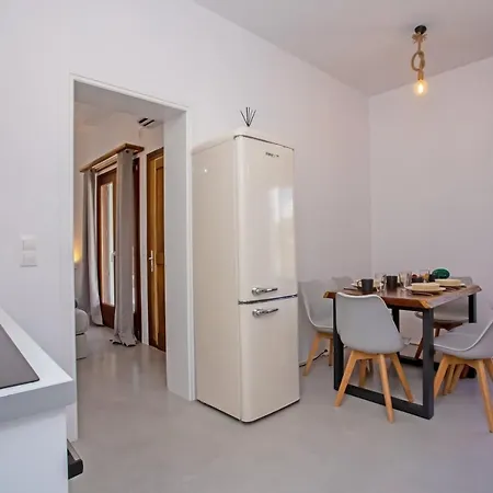 Terra White Seaview Pool & Appartamento Mykonos Town